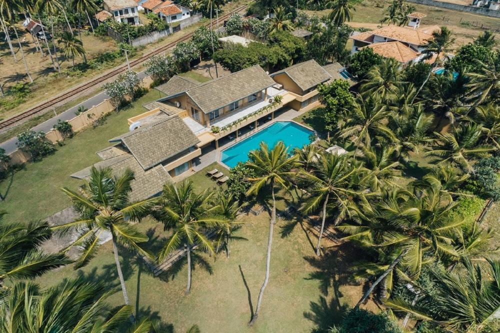 Luxury_Villa_Living_Villa_Ceylon_Sun_Sri_Lanka1