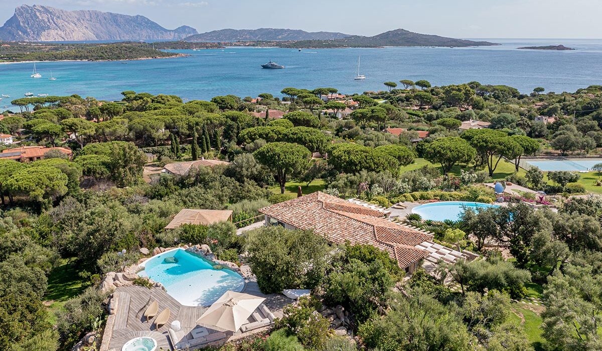 luxury-villa-living-villa-luppis-puntaldia-sardinia-1