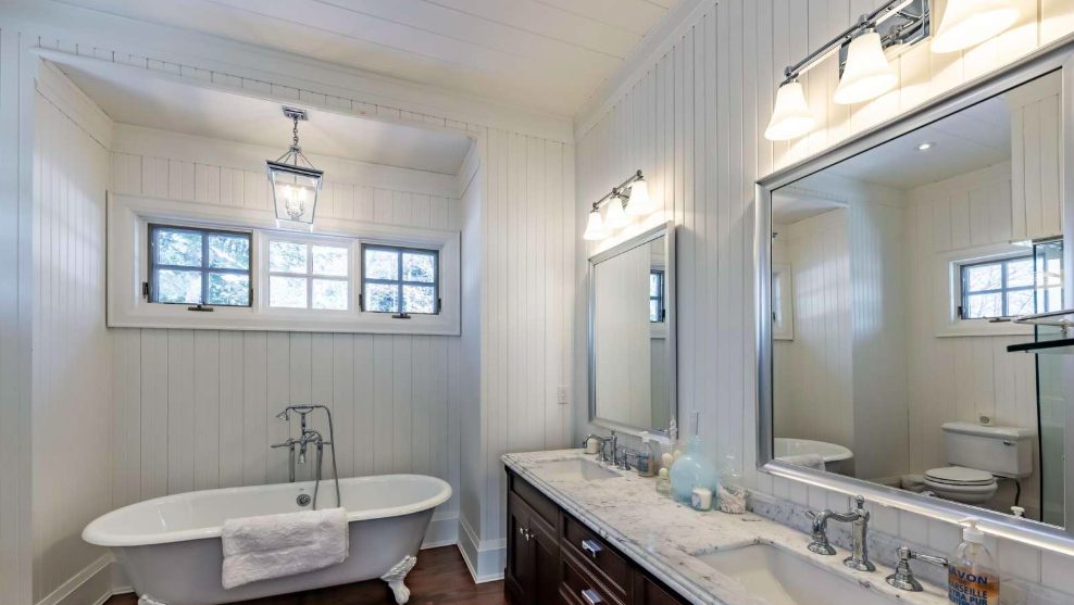 Luxury-Villa-Living-Carnegie-Canada–04-17 at 12.37.12