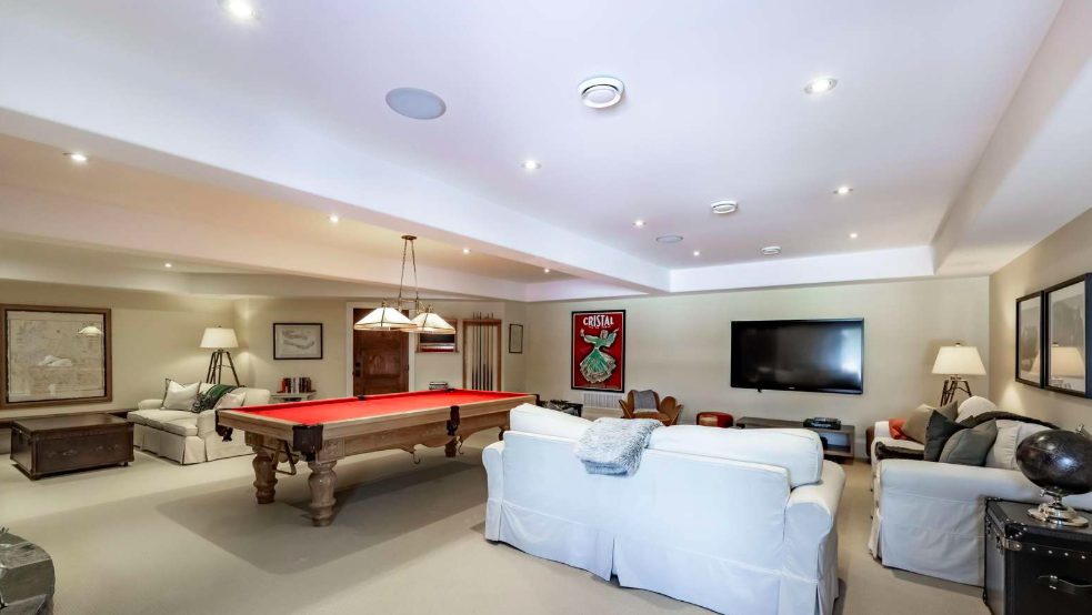 Luxury-Villa-Living-Carnegie-Canada–04-17 at 12.38.25