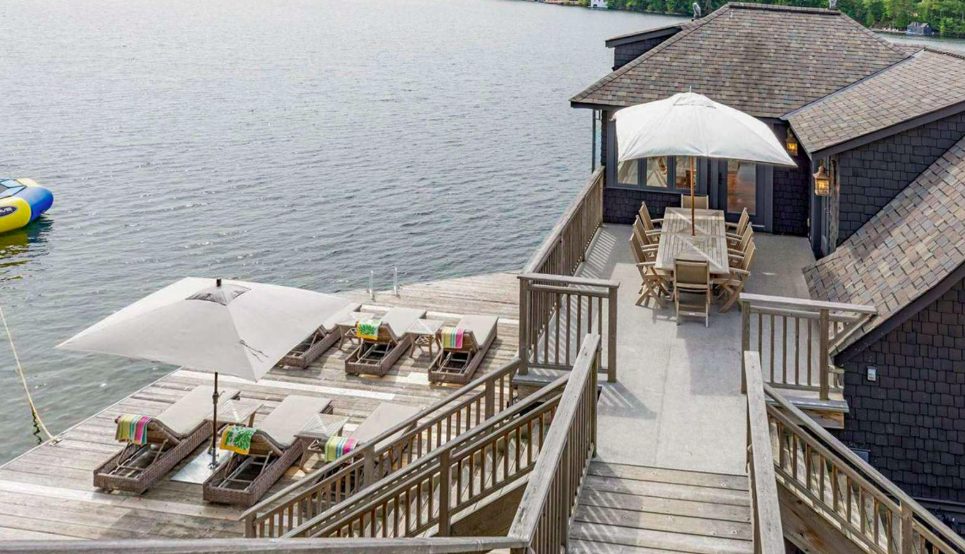 Luxury-Villa-Living-Carnegie-Canada–04-17 at 12.39.22