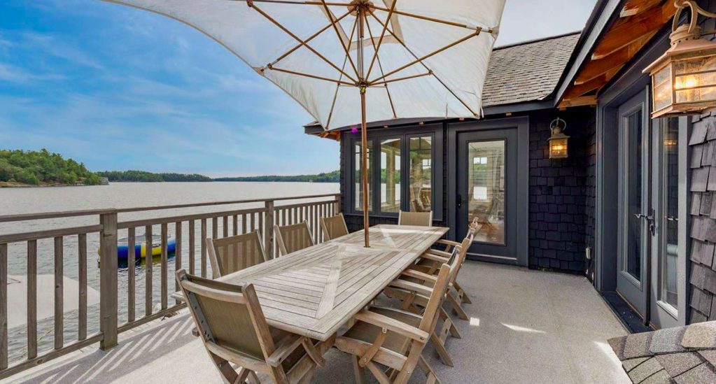 Luxury-Villa-Living-Carnegie-Canada–04-17 at 12.39.29