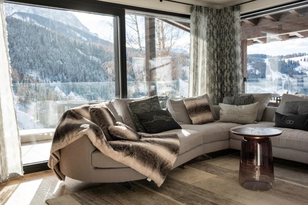 Luxury-Villa-Living-Chalet-Allessia-Italy-11