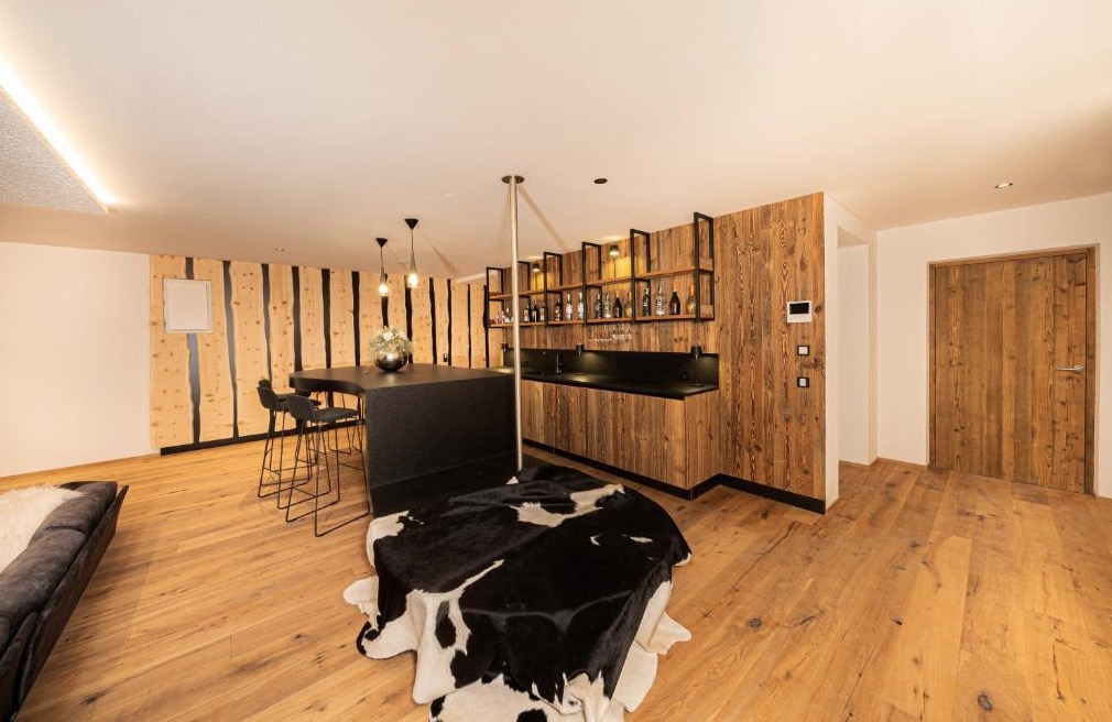 Luxury-Villa-Living-Chalet-Allessia-Italy-17