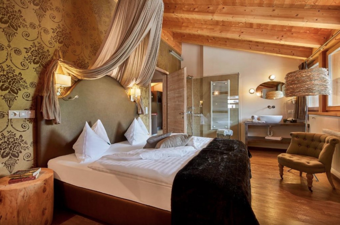 Luxury-Villa-Living-Chalet-Ilaria-Italy-3