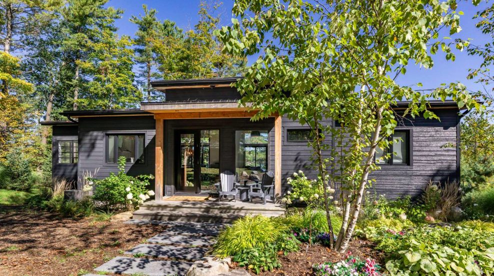 Luxury-Villa-Living-Pembrooke-Canada–04-17 at 13.39.40