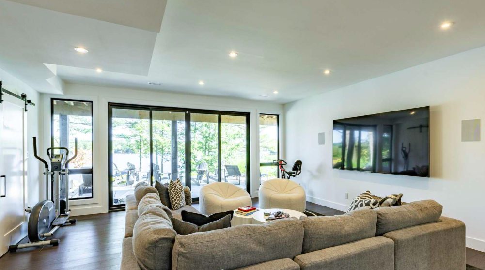 Luxury-Villa-Living-Pembrooke-Canada–04-17 at 13.40.27