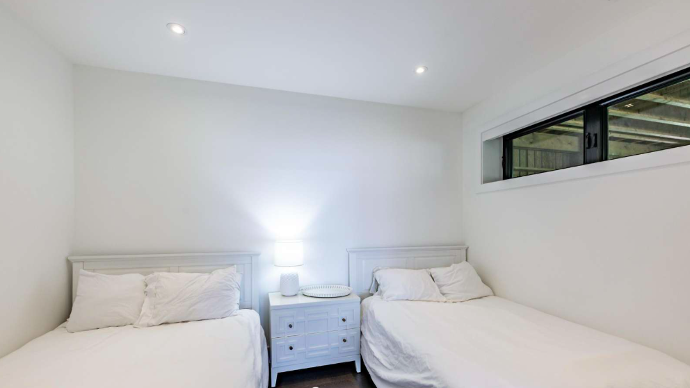 Luxury-Villa-Living-Pembrooke-Canada–04-17 at 13.40.53