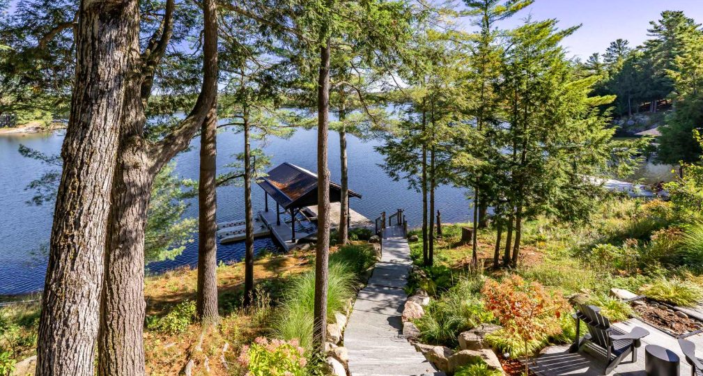 Luxury-Villa-Living-Pembrooke-Canada–04-17 at 13.41.33