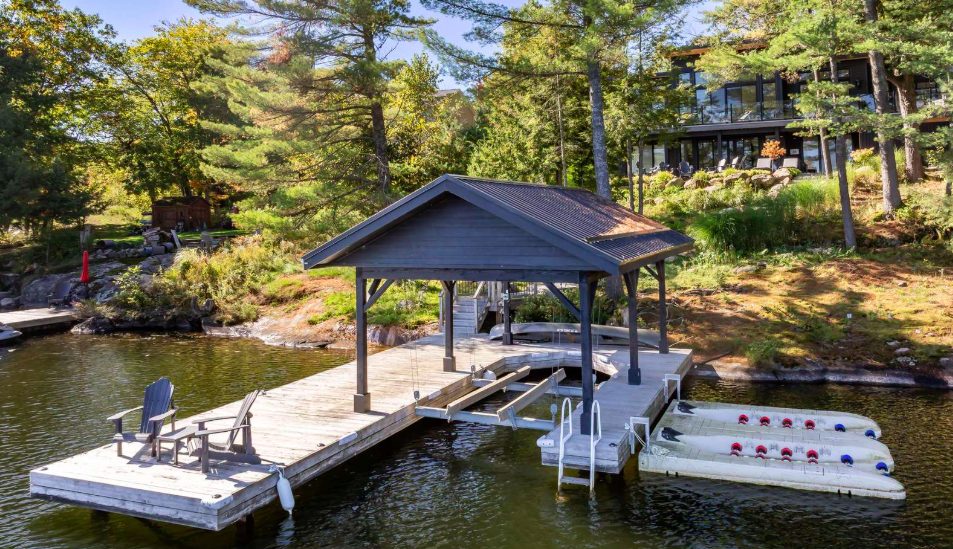 Luxury-Villa-Living-Pembrooke-Canada–04-17 at 13.42.12