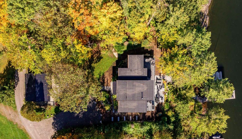 Luxury-Villa-Living-Pembrooke-Canada–04-17 at 13.42.25