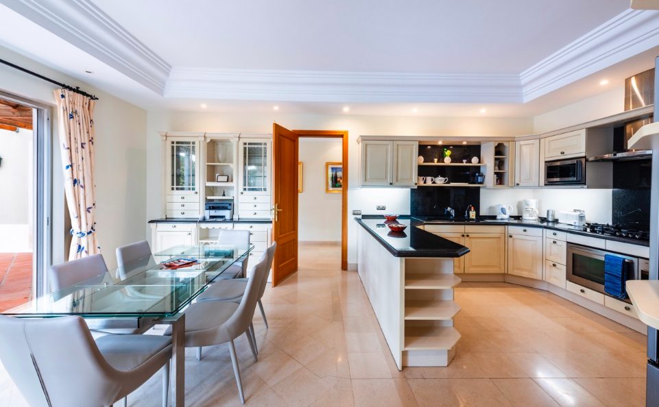 Luxury-Villa-Living-Villa-Jacinto-Portugal–04-17 at 09.46.30