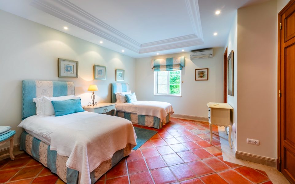 Luxury-Villa-Living-Villa-Jacinto-Portugal–04-17 at 09.46.43