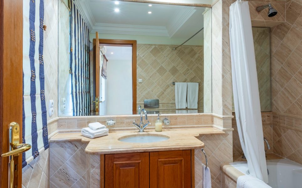 Luxury-Villa-Living-Villa-Jacinto-Portugal–04-17 at 09.46.59