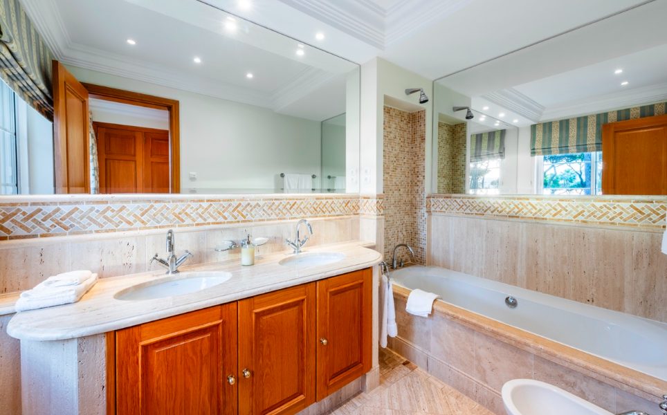 Luxury-Villa-Living-Villa-Jacinto-Portugal–04-17 at 09.48.00