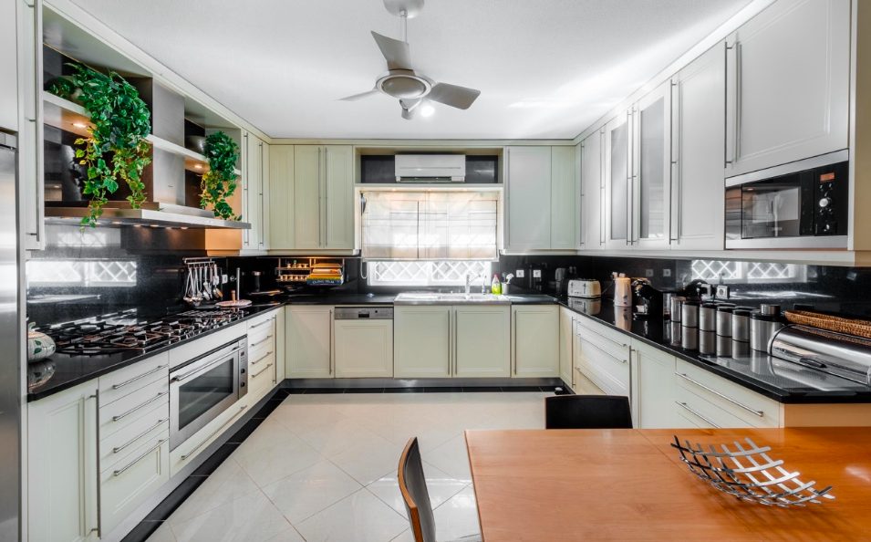 Luxury-Villa-Living-Villa-Pinto-Portugal–04-17 at 10.02.32