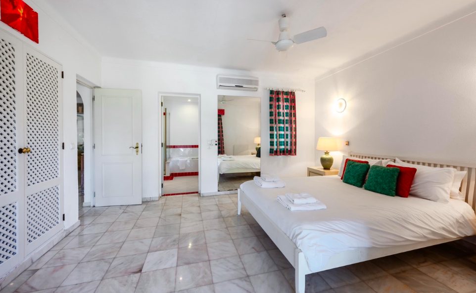 Luxury-Villa-Living-Villa-Pinto-Portugal–04-17 at 10.02.53