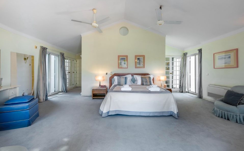 Luxury-Villa-Living-Villa-Pinto-Portugal–04-17 at 10.03.44