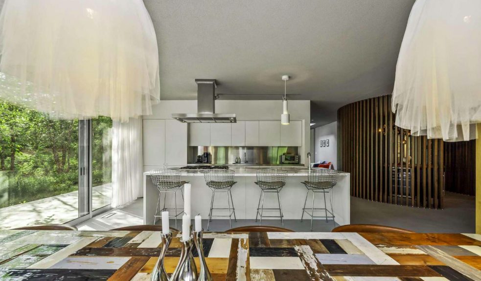 Luxury-Villa-Living-Whitney-Canada–04-17 at 13.13.11