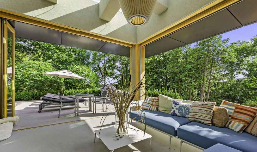 Luxury-Villa-Living-Whitney-Canada–04-17 at 13.13.40