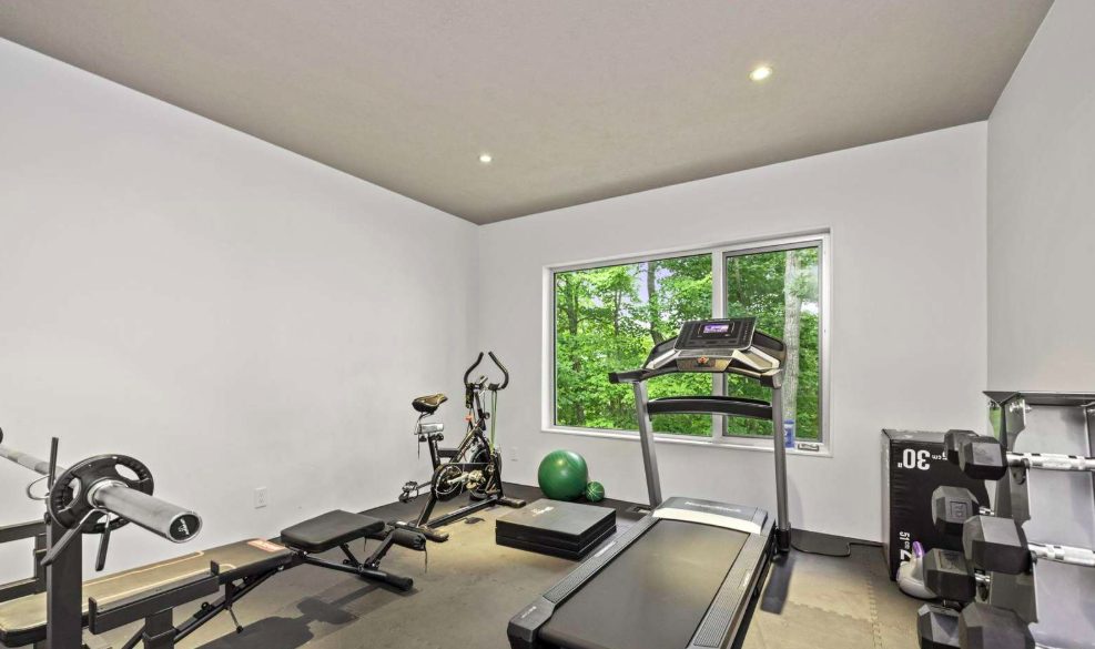 Luxury-Villa-Living-Whitney-Canada–04-17 at 13.14.12