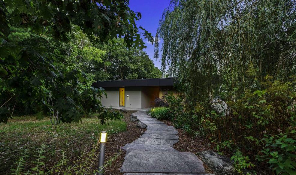 Luxury-Villa-Living-Whitney-Canada–04-17 at 13.14.42