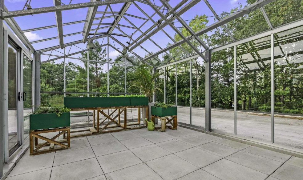 Luxury-Villa-Living-Whitney-Canada–04-17 at 13.15.09