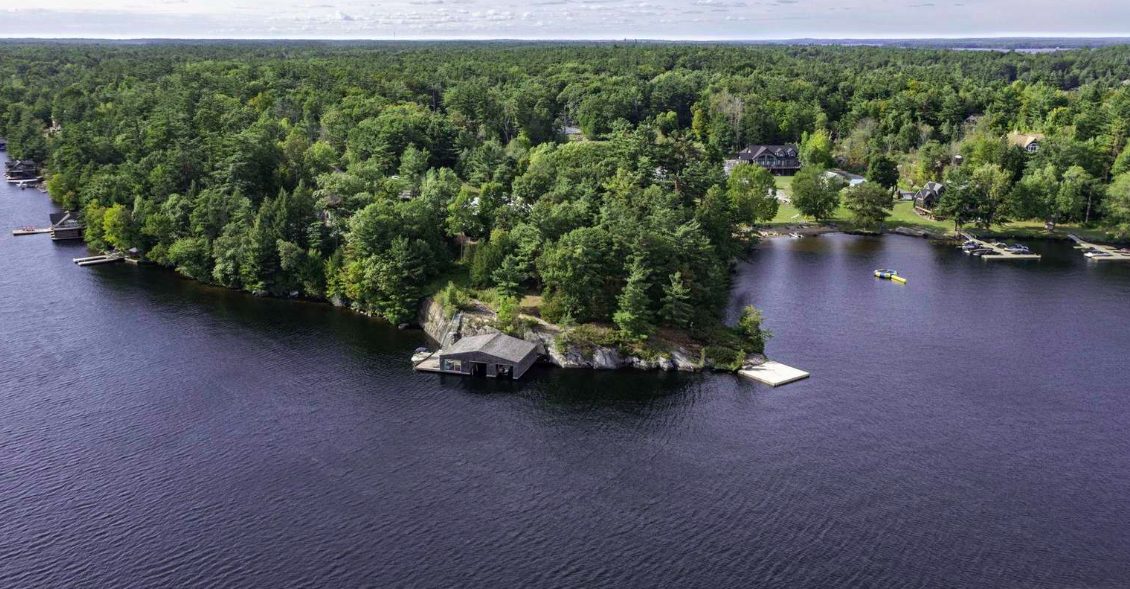 Luxury-Villa-Living-Whitney-Canada–04-17 at 13.15.18