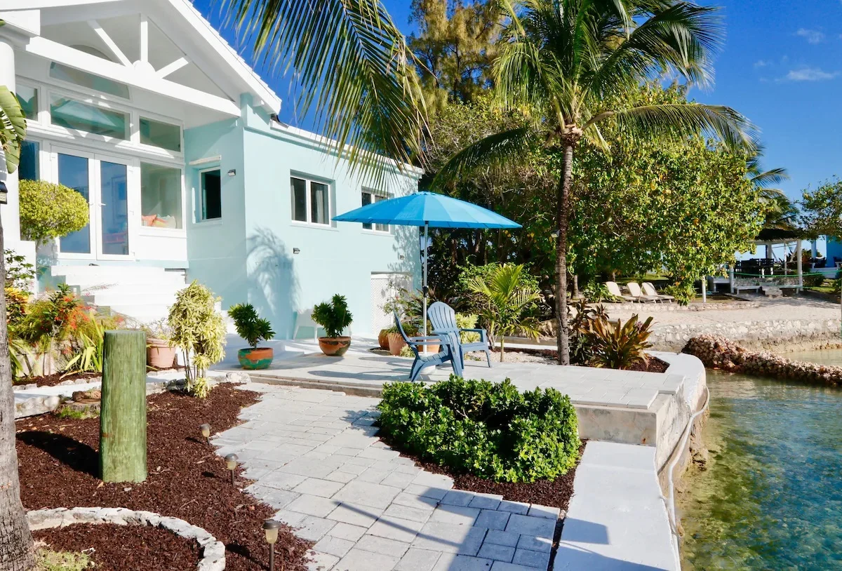 luxury-villa-living-middle-cay-harbour-island-bahamas-17
