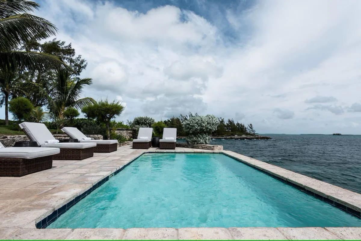 luxury-villa-living-middle-cay-harbour-island-bahamas-18