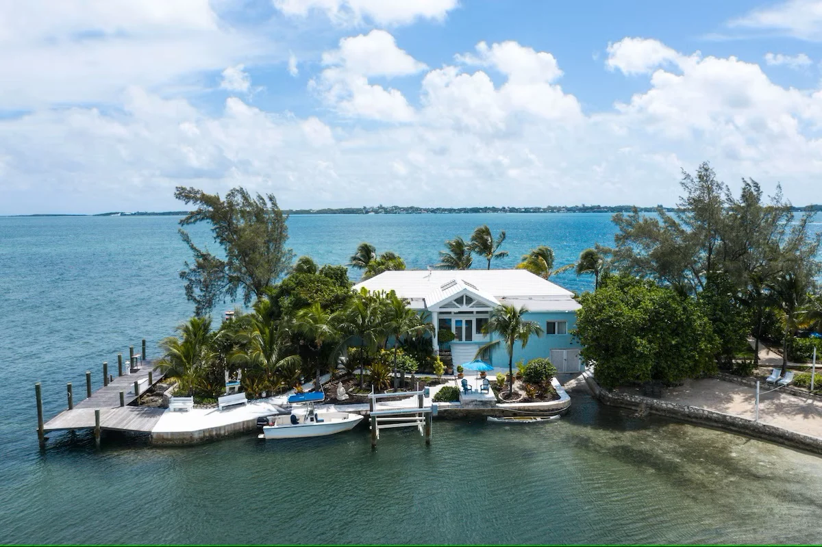 luxury-villa-living-middle-cay-harbour-island-bahamas-4