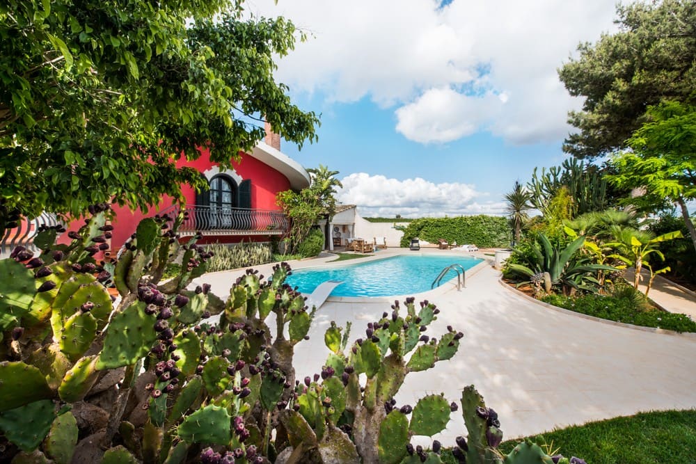 LUXURY 4 BED VILLA IN SICILY