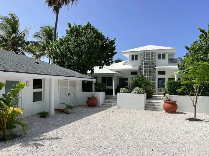 Luxury-Villa-Living-Sunsational-Bahamas–05-19 at 15.10.20 Luxury-Villa-Living-Sunsational-Bahamas–05-19 at 15.10.20