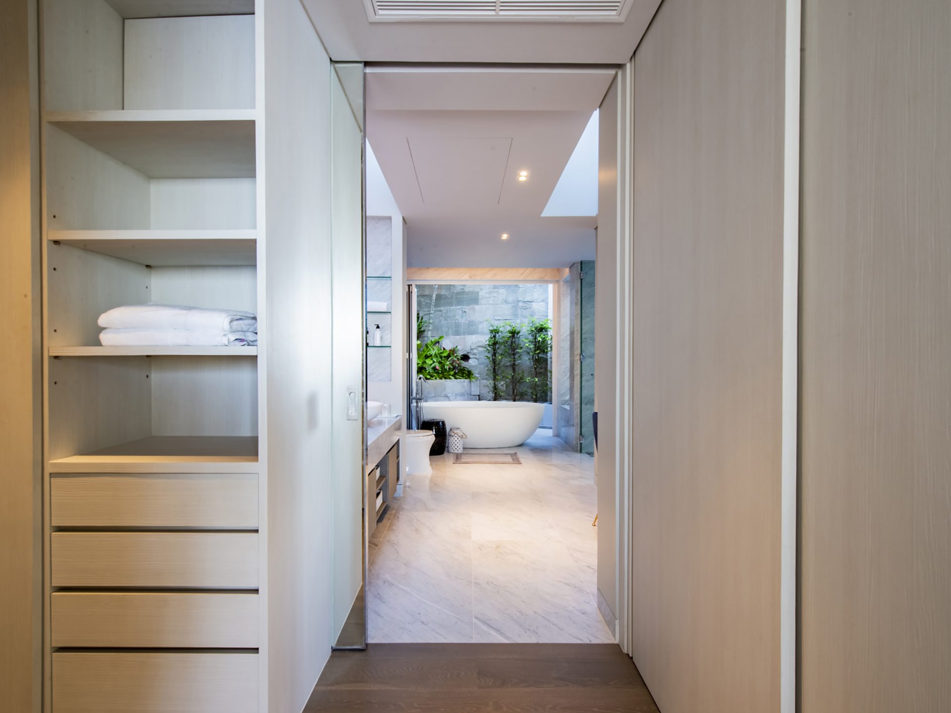 Luxury_Villa_Living_Villa_Borimas_Phuket_Thailand3