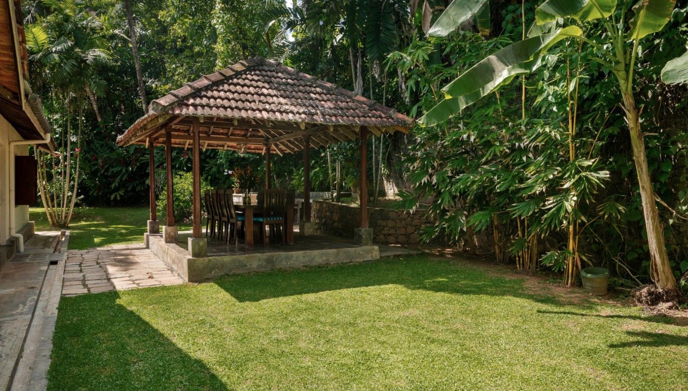 Luxury-Villa-Living-Coconut-Grove-Sri-Lanka-5