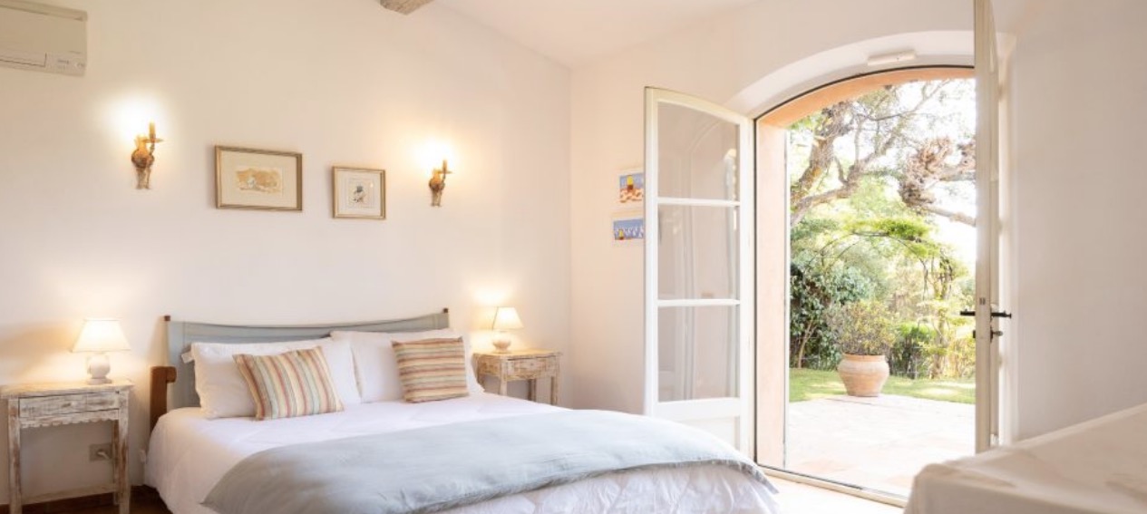 Luxury-Villa-Living-Villa-Alix-France-2