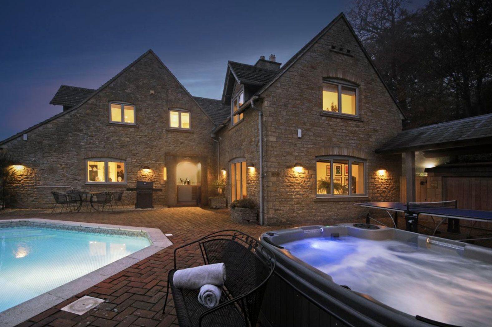 Luxury_Villa_Living_Hilltop_House_Cotswolds_UK61