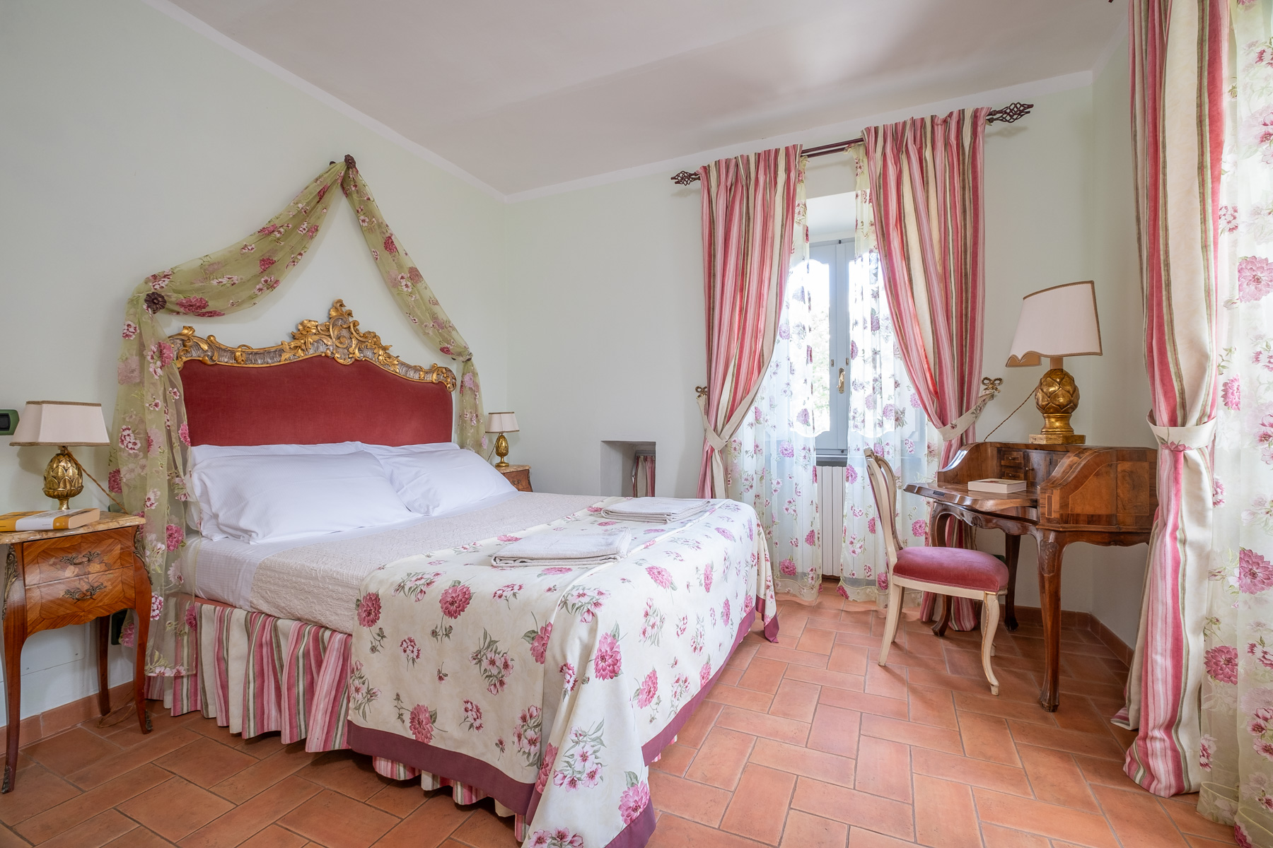 luxury-villa-living-villa-marishane-pieve-san-quirico-umbria-italy-15