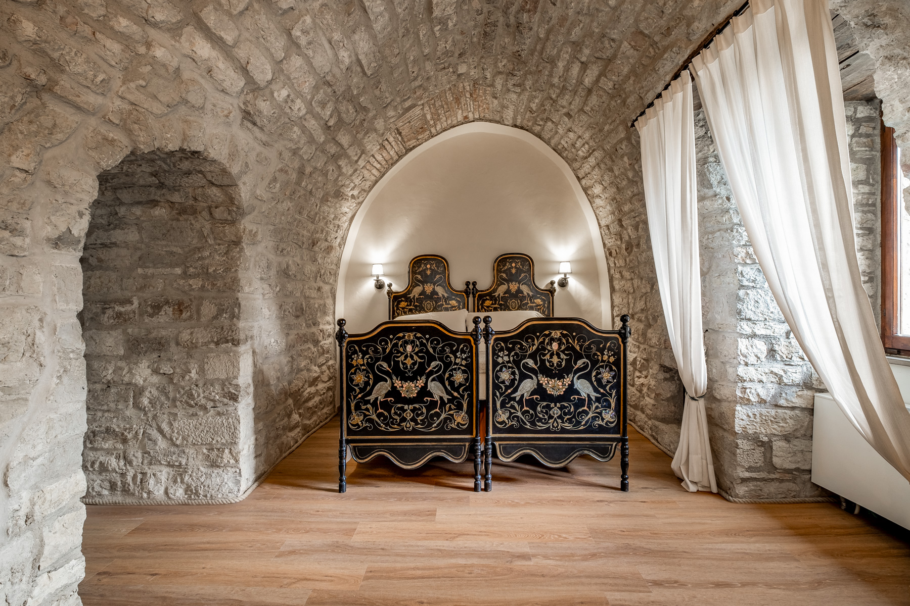 luxury-villa-living-villa-marishane-pieve-san-quirico-umbria-italy-24