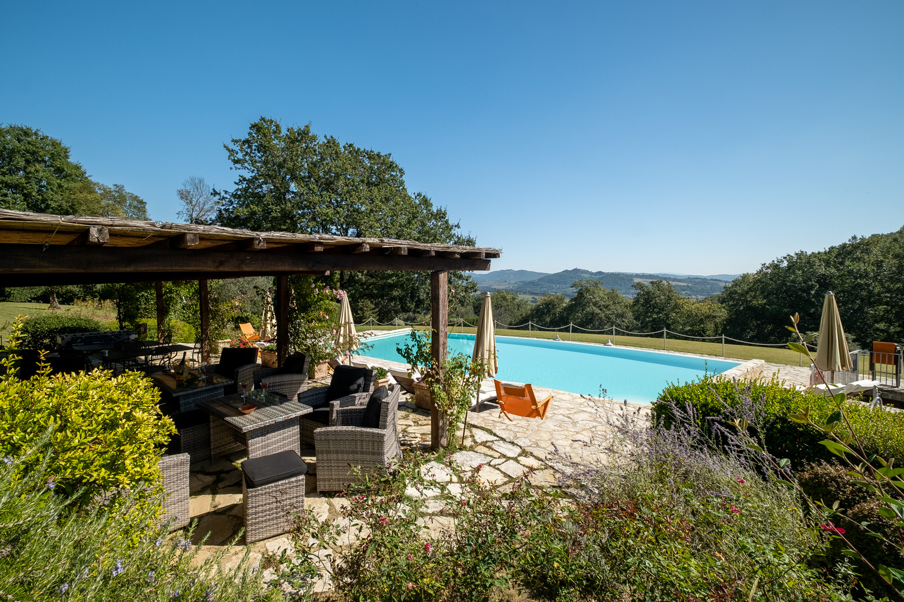 luxury-villa-living-villa-marishane-pieve-san-quirico-umbria-italy-5