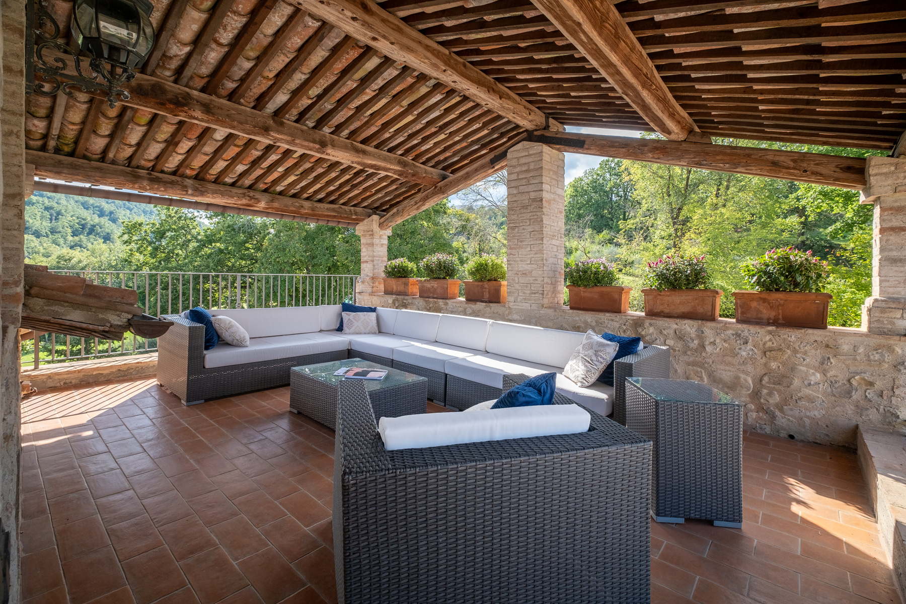 luxury-villa-living-villa-marishane-pieve-san-quirico-umbria-italy-6